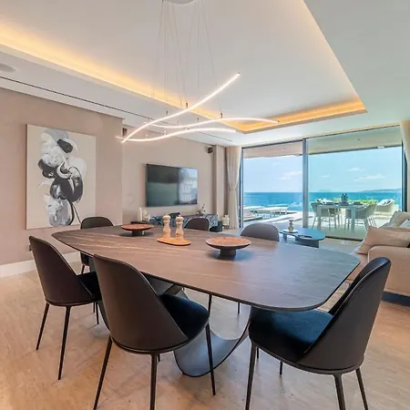 Luxury Front Line Ikkil Bay Apartment Estepona