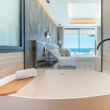 Luxury Front Line Ikkil Bay